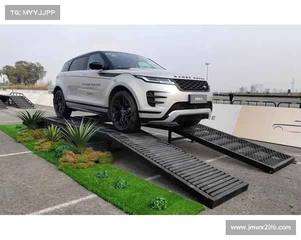 全新路虎揽胜极光L，加长后究竟有多强？奔驰宝马看来又遇强敌了